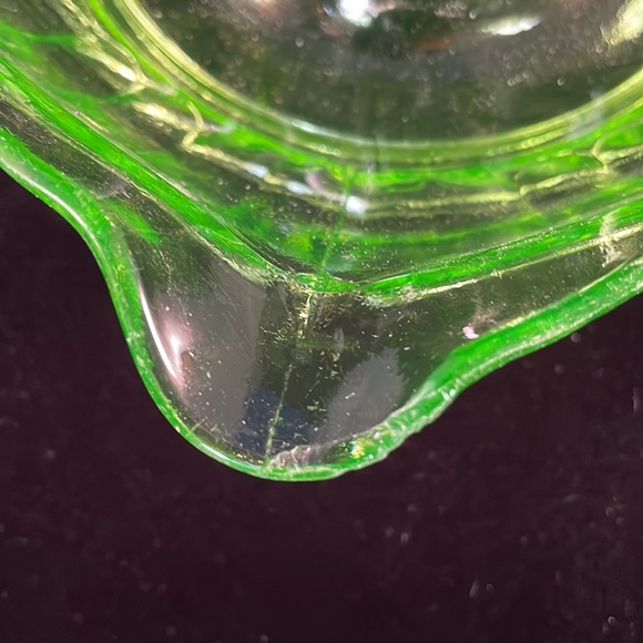 Vintage Green Uranium Glass Orange Juice Squeezer. - Picture 2 of 5